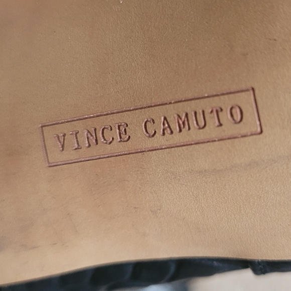 Black Crocodile Pattern Knee-High Boots - Picture 6 of 7